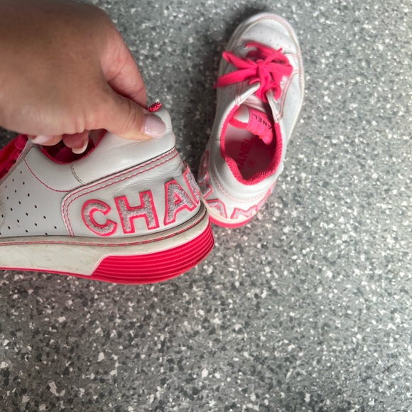 Interlocking CC Logo Calfskin Sneakers - Picture 2 of 8